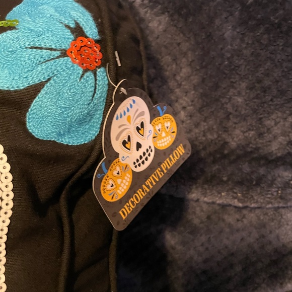 NWT Day of the Dead Sugar Skull Black Embroidered Pillow 16x20 - Picture 5 of 7